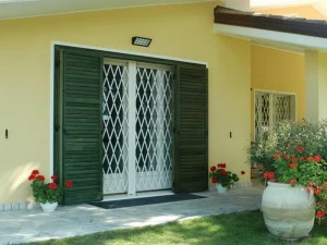 DiBi Porte Blindate Выдвижная стальная защитная решетка