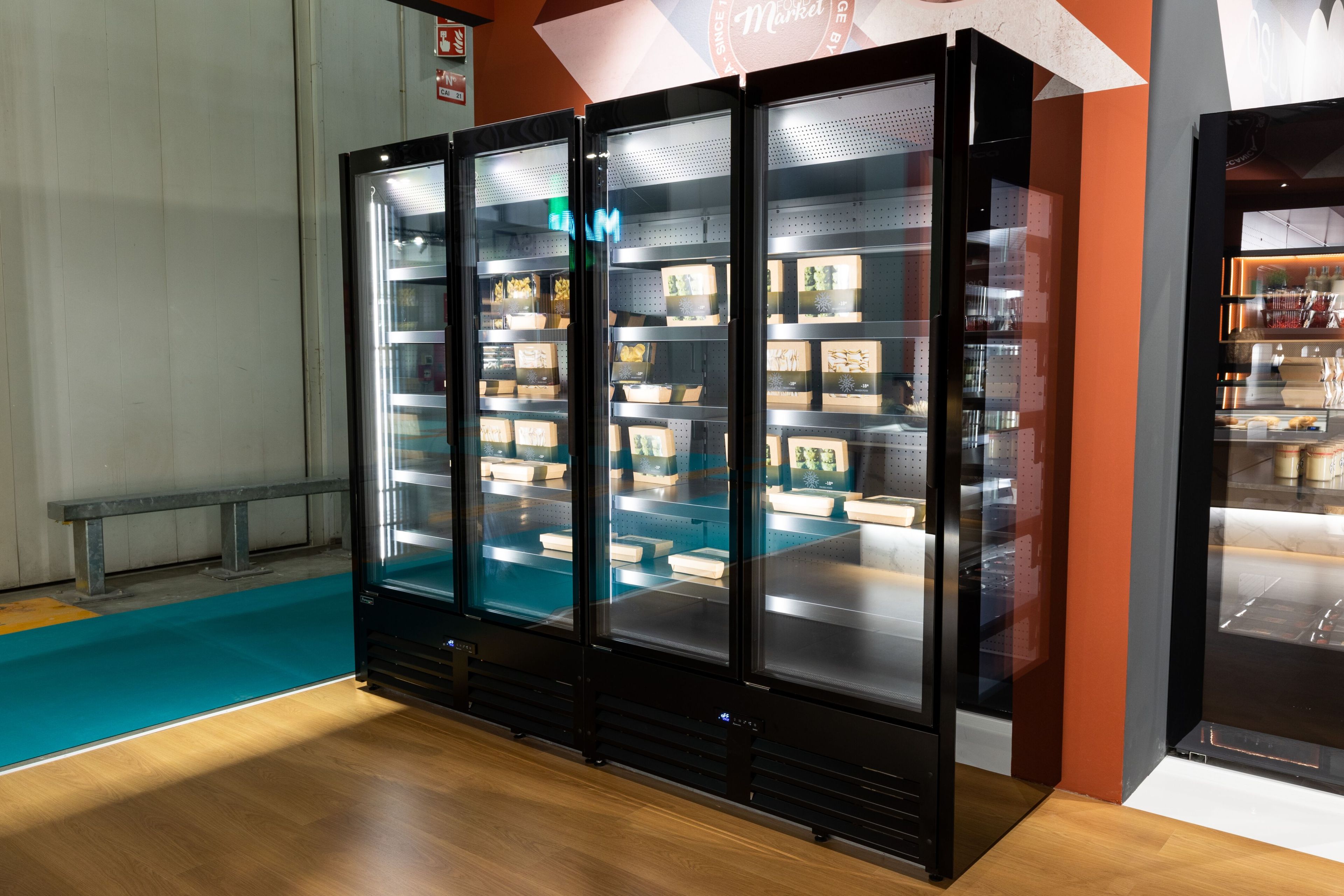 Вертикальная холодильная витрина для самообслуживания Frigomeccanica ARCH-00001490 - Вид №3