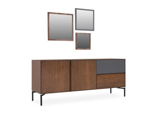 Деревянный шкаф с распашными дверцами и ящиком