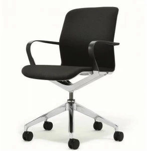 BENE Офисное кресло на 5 спиц с подлокотниками на колесиках Filo