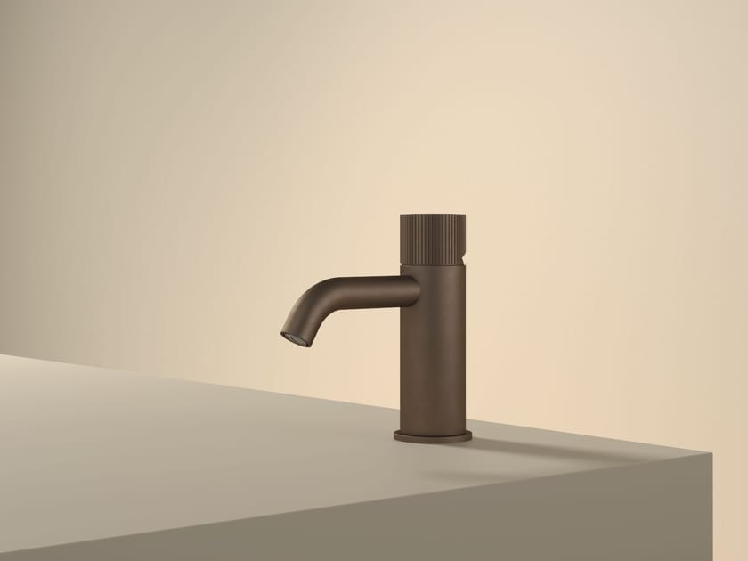 Смеситель для раковины из латуни Hotbath Guy ARCH-00129720