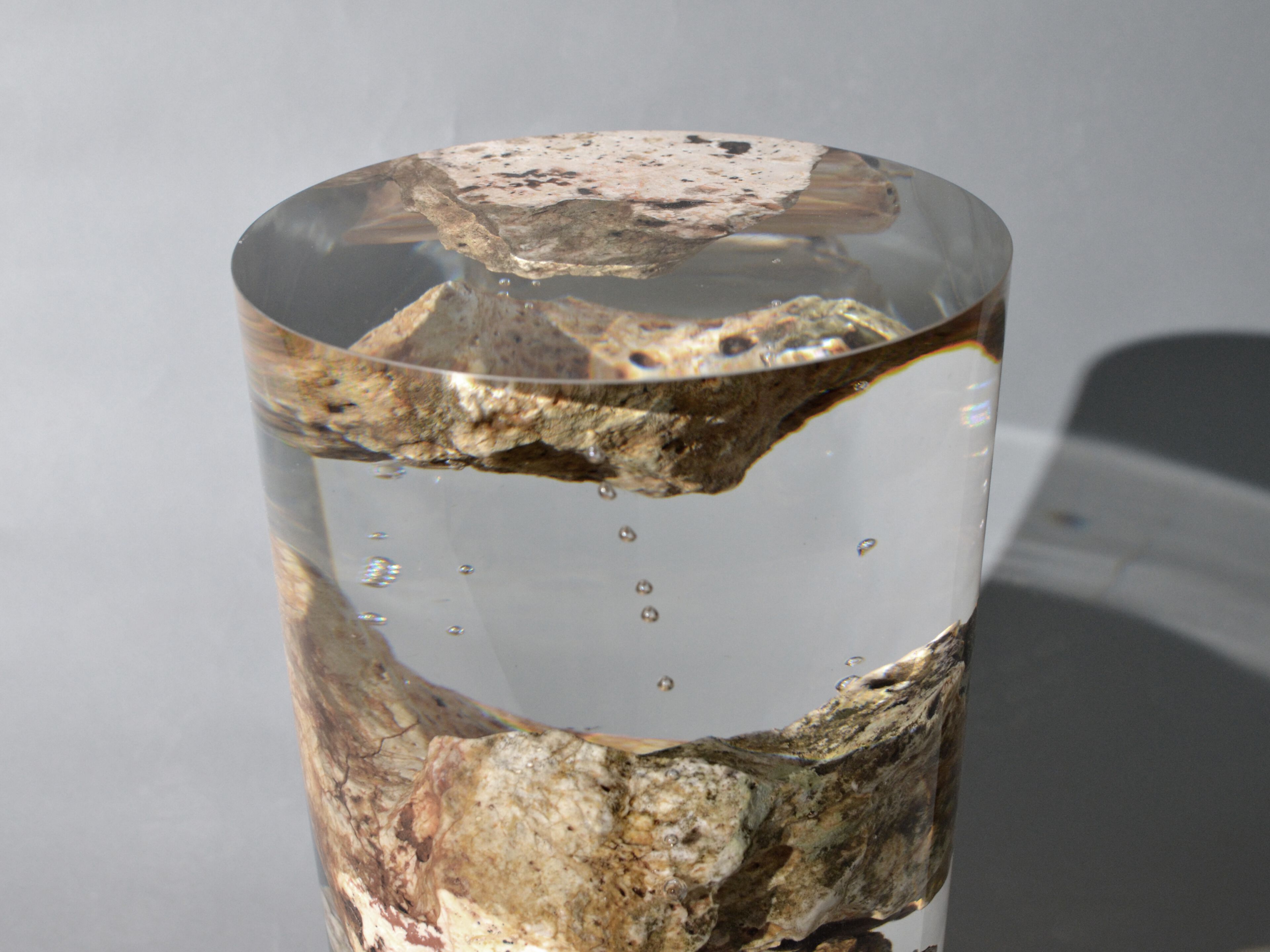 Табурет / журнальный столик из карстовой породы и смолы alcarol Bedrock ARCH-00101503 - Вид №2