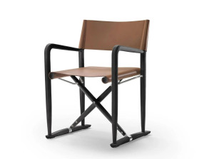 Кожаное кресло с подлокотниками