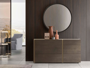 Деревянный комод