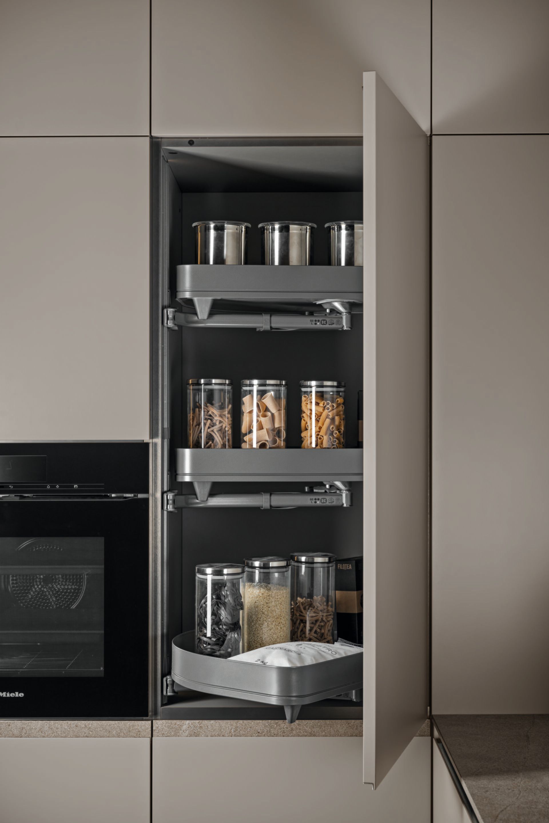 Деревянная и стеклянная кухня без ручек с островом Lago N. O. W ARCH-00139930 - Вид №4