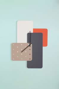 Металлические настенные часы