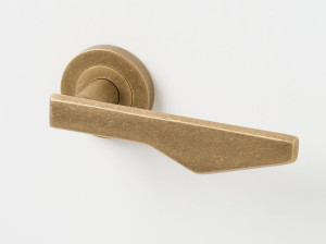 Латунная ручка