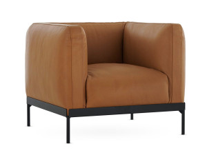 Кожаное кресло с подлокотниками