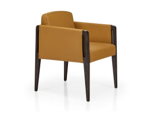 Кожаный стул с подлокотниками