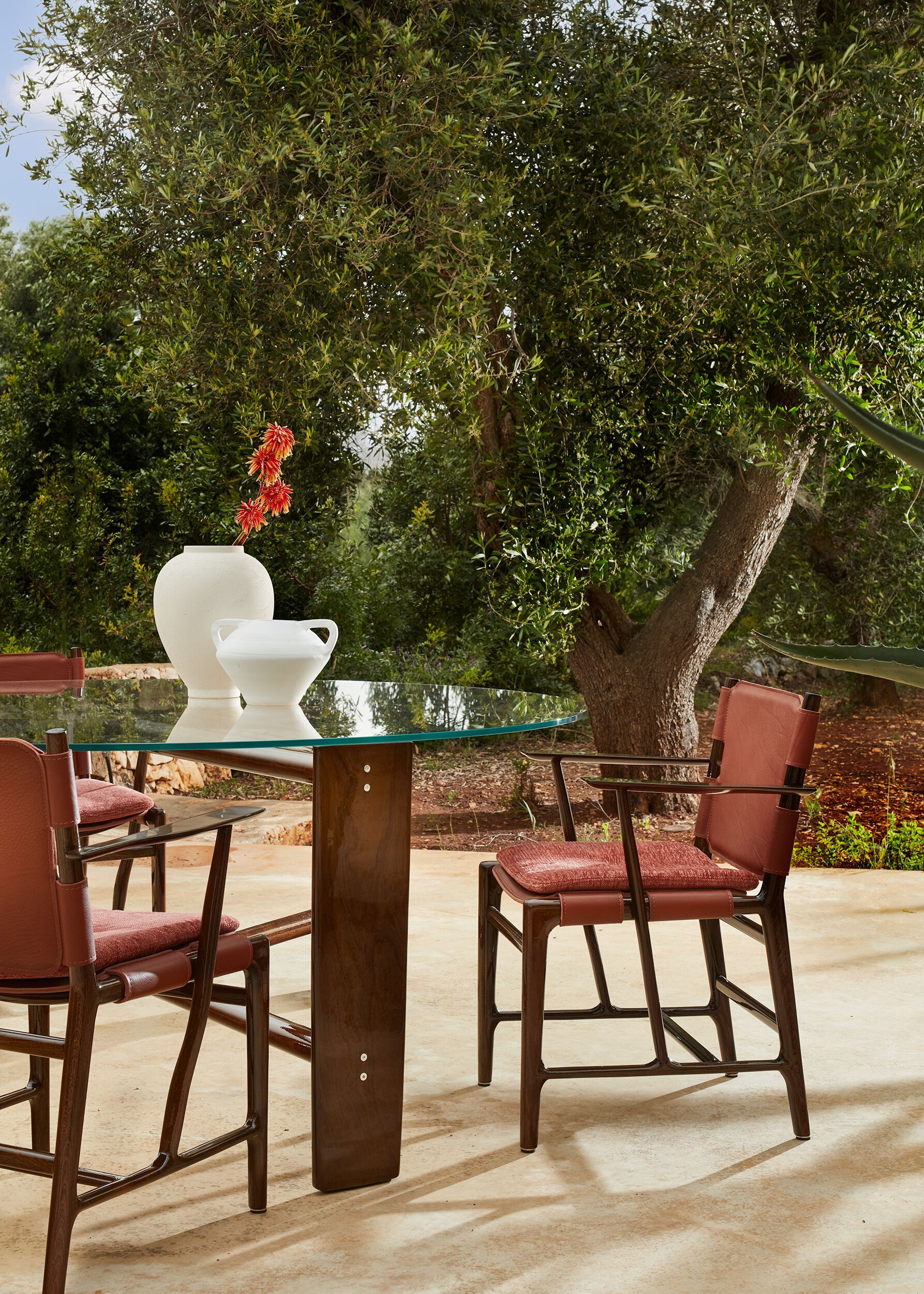 Круглый садовый стол из красного дерева и стекла Exteta No-Glue ARCH-00142845 - Вид №5