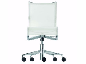 Регулируемое по высоте вращающееся офисное кресло с колесами