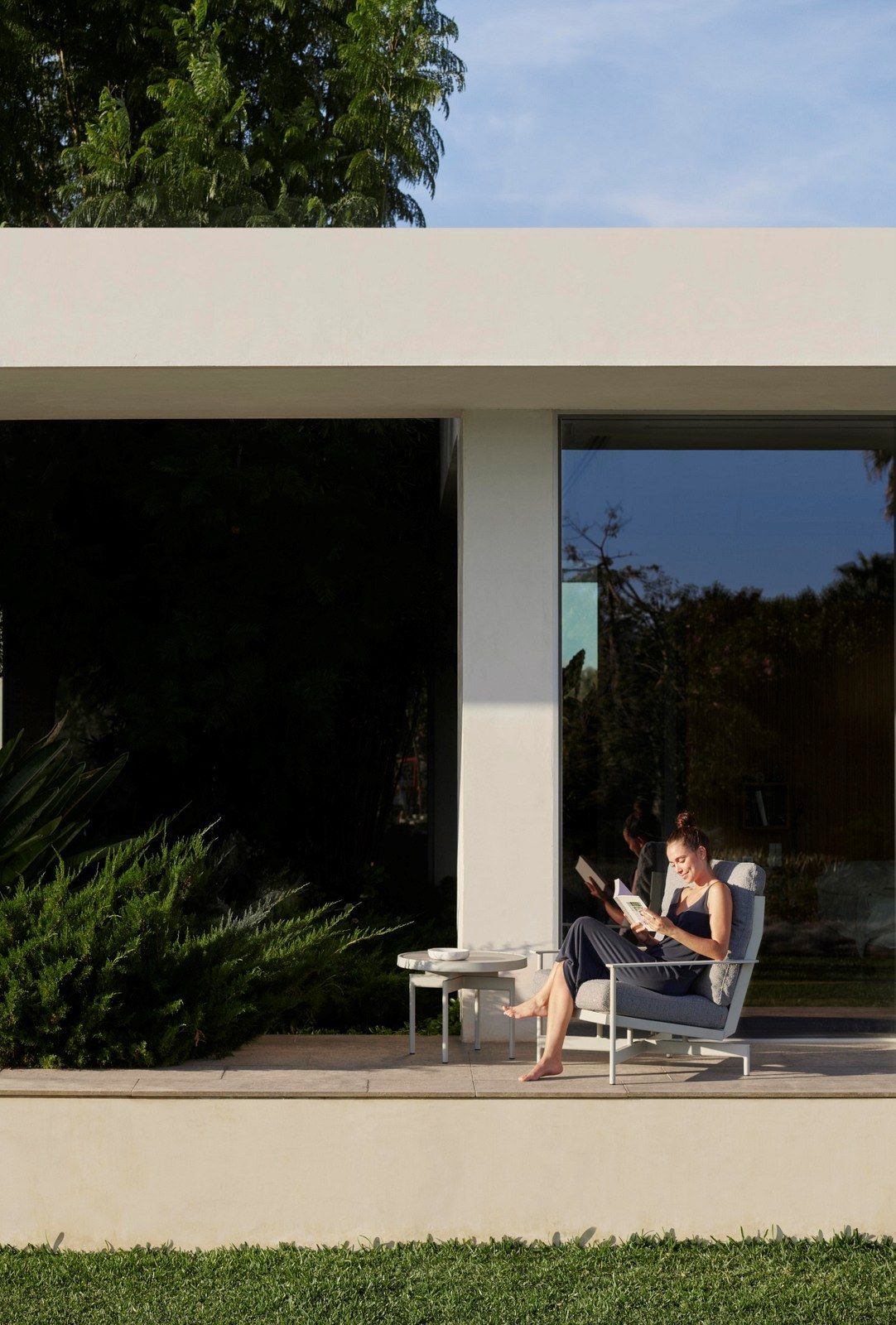 Фарфоровый круглый садовый столик GANDIABLASCO волны ARCH-00086253 - Вид №6