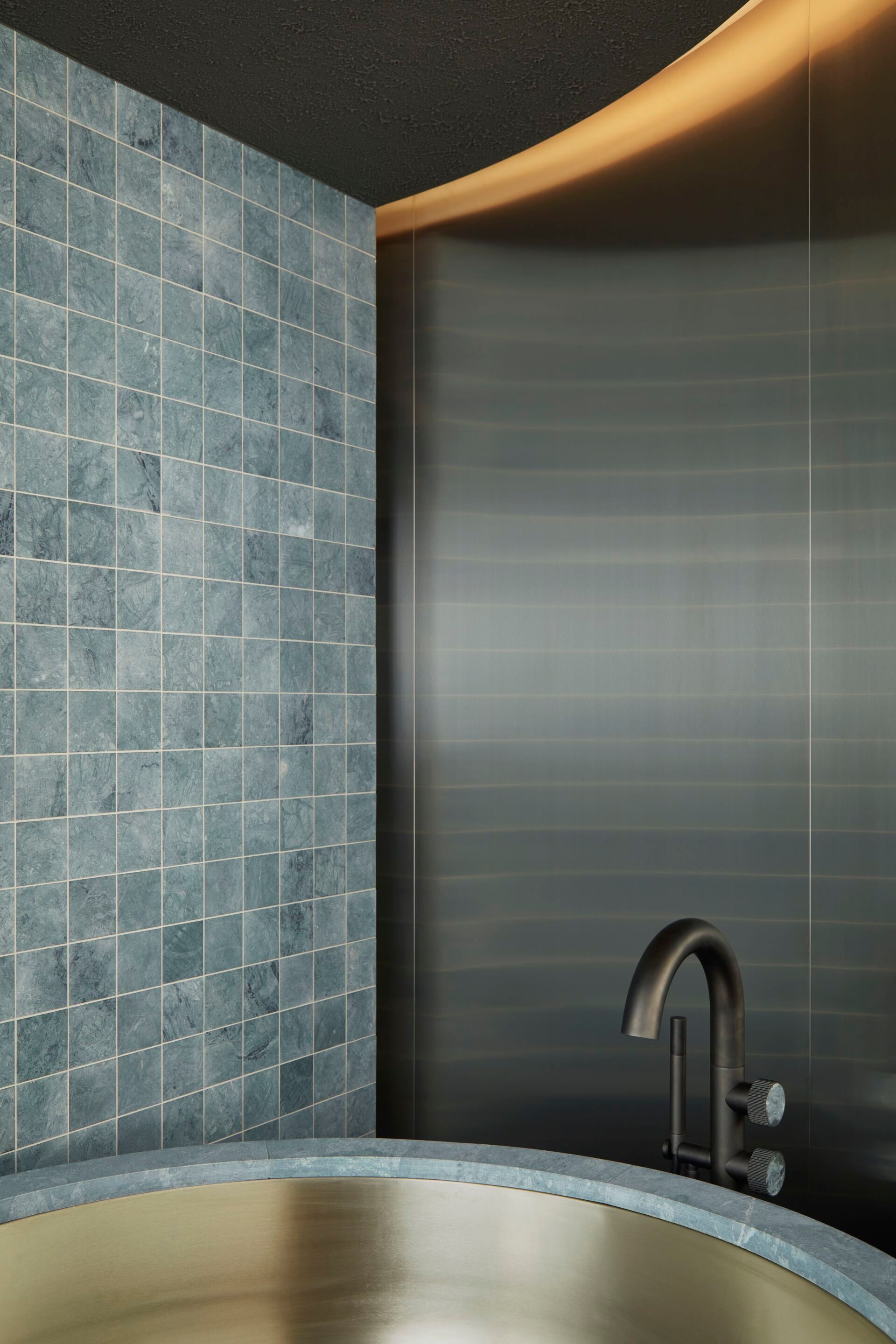 Ванна в центре круглой комнаты Salvatori The Small Hours ARCH-00046261 - Вид №3