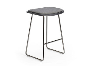 Низкий стальной табурет с мягким сиденьем