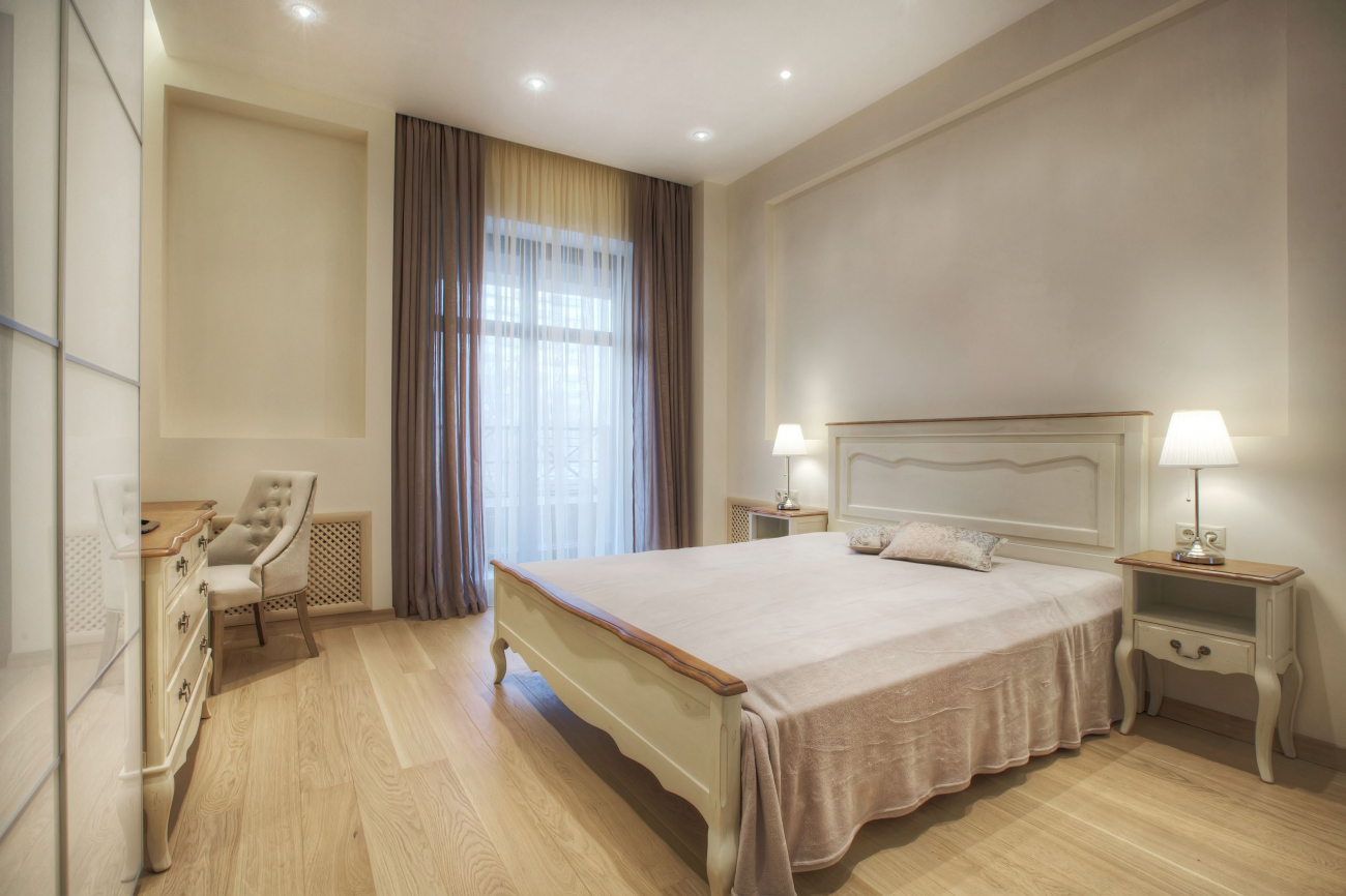 Тумбочка прикроватная белая с полкой и ящиком Mobilier de Maison ДОМАШНЯЯ ОБСТАНОВКА MOBILIER DE MAISON 017196 Белый Santreyd  - Вид №1