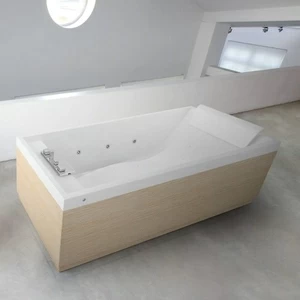 Ванна Dynamic Air Novellini SENSE 3 с набортным смесителем и панелями из белого ореха
