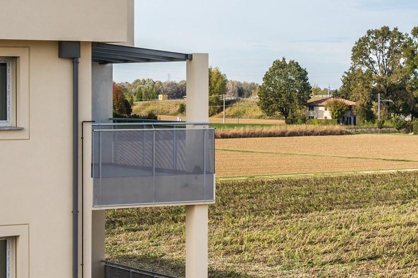 ALUSCALAE Балюстрада с одностворчатой ​​стойкой и алюминиевой панелью sun-id-1434988 - Вид №2