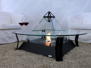 Отдельно стоящий камин с панорамным стеклом