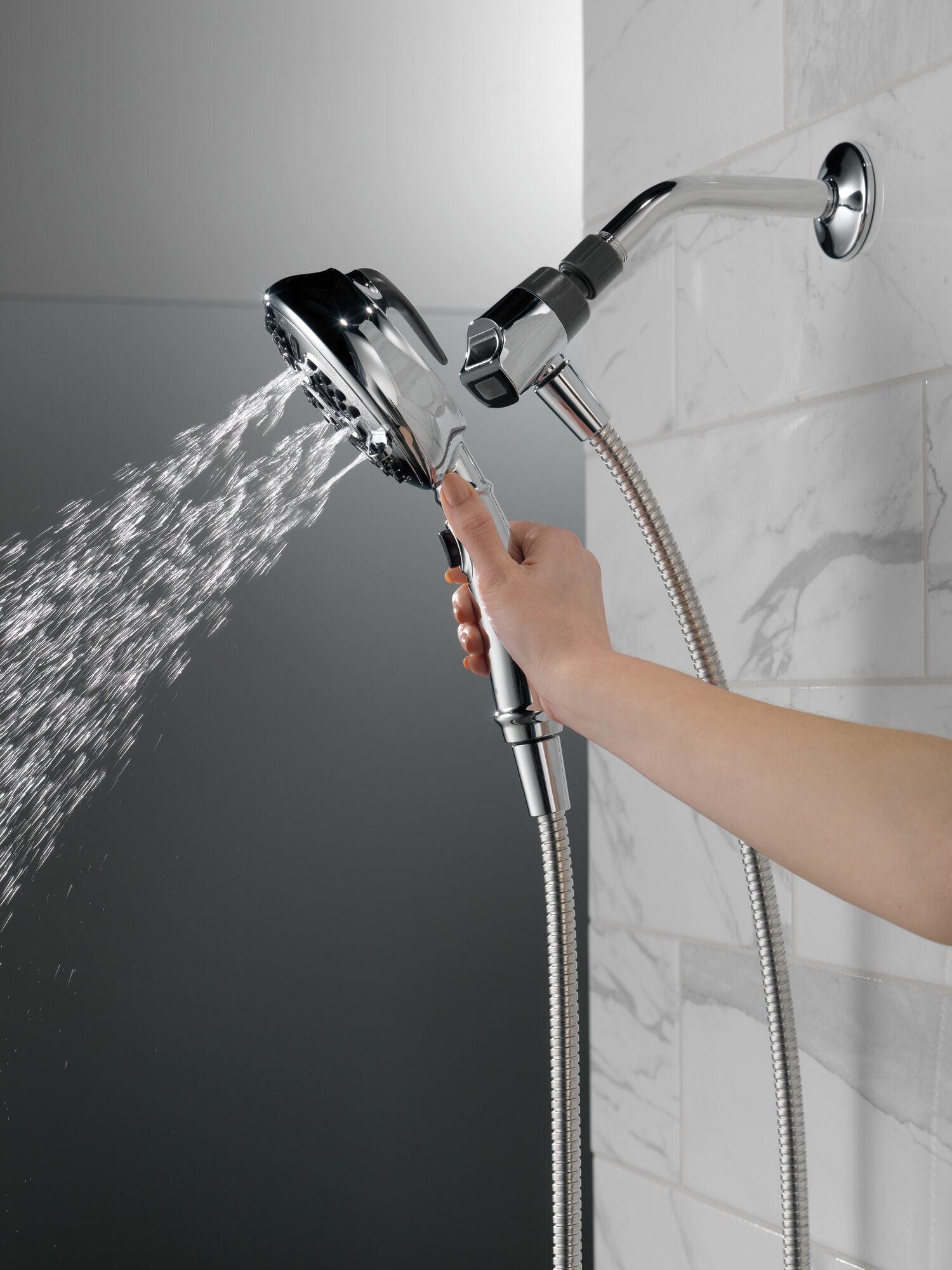 75506 Ручной душ SureDock ™ с 7 настройками Delta Faucet DELTA Хром - Вид №5