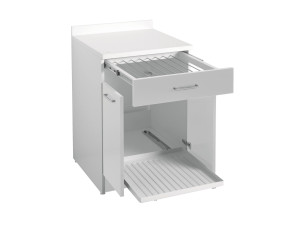 Шкаф для белья из ДСП с бельевой веревкой