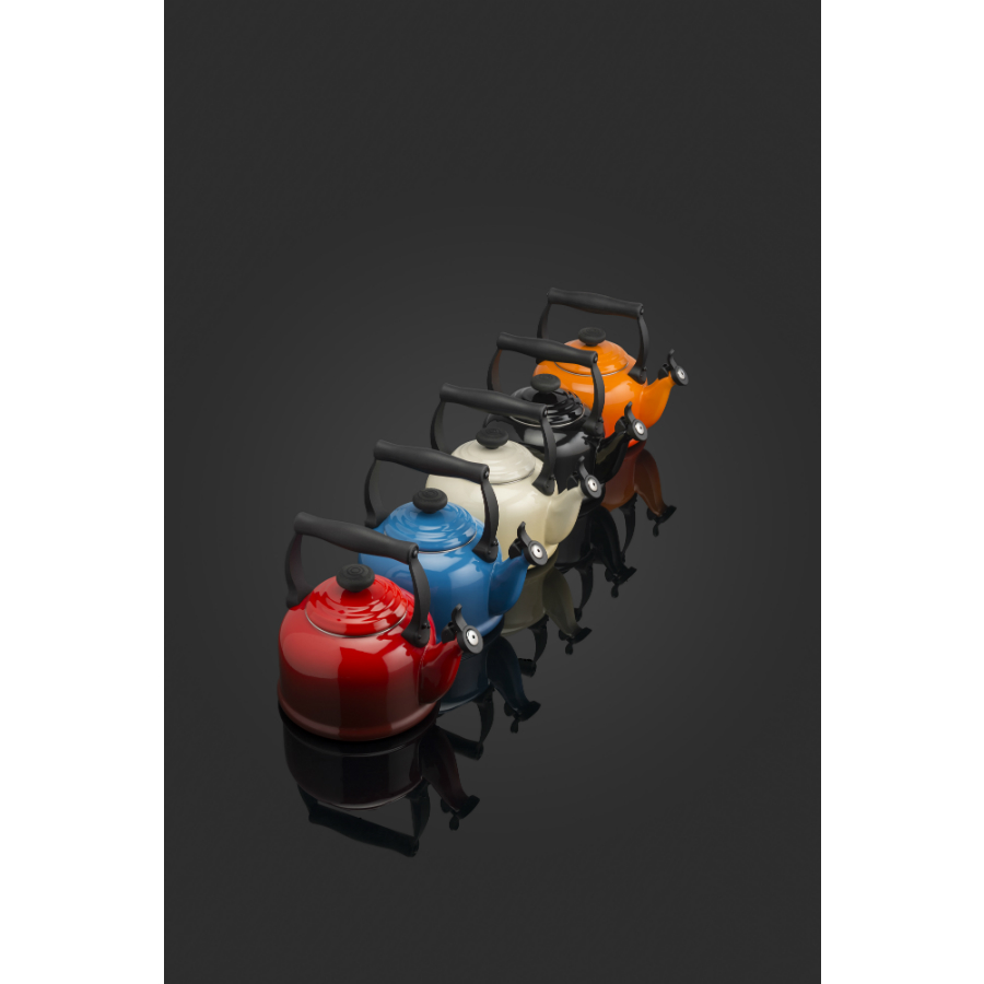 Чайник со свистком Le Creuset, эмалированная сталь, 2,1 л, вишневый 92000800060000 - Вид №2