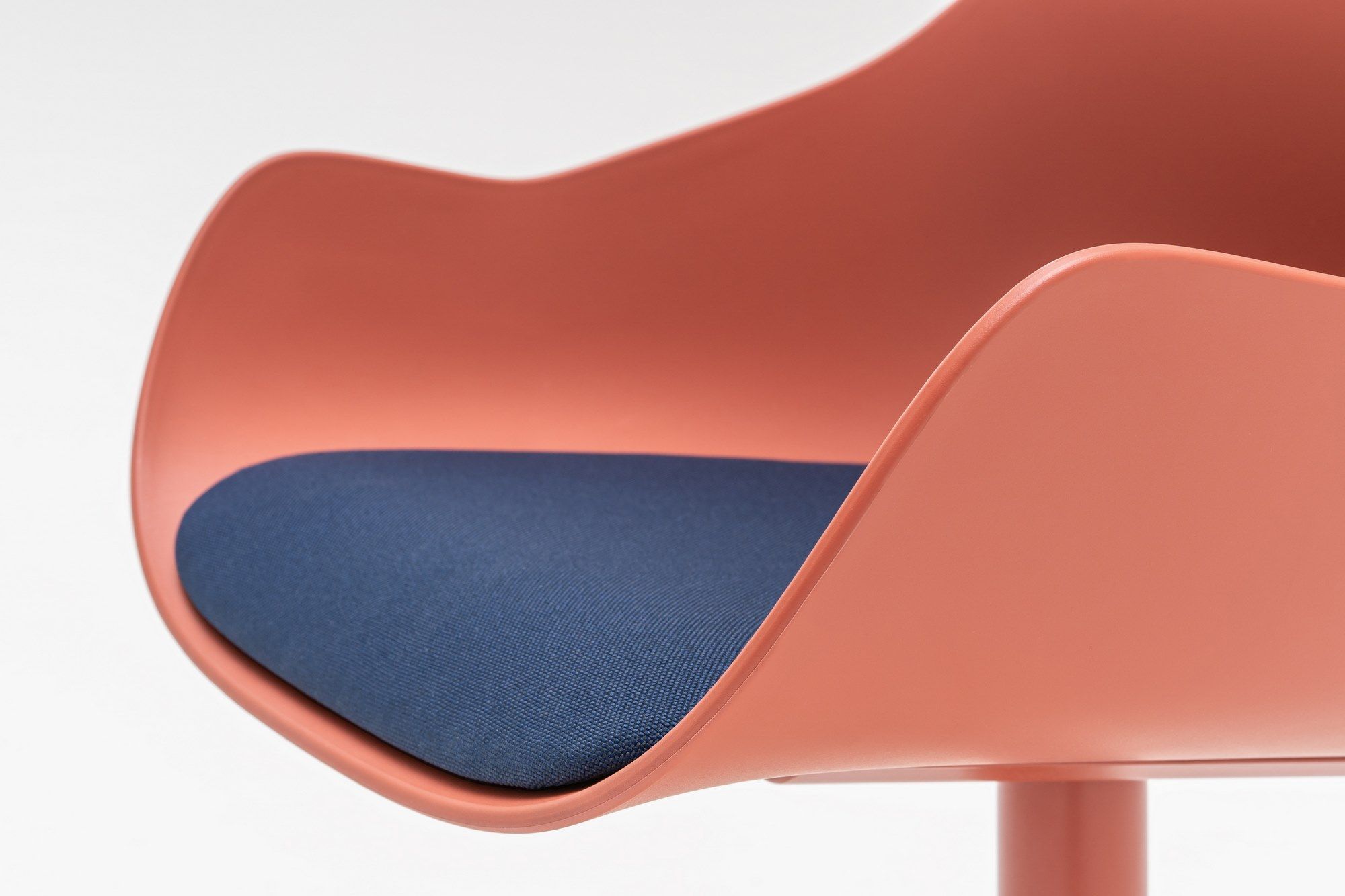 Вращающееся кресло из полипропилена со встроенной подушкой MDD Baltic ARCH-00118371 - Вид №16