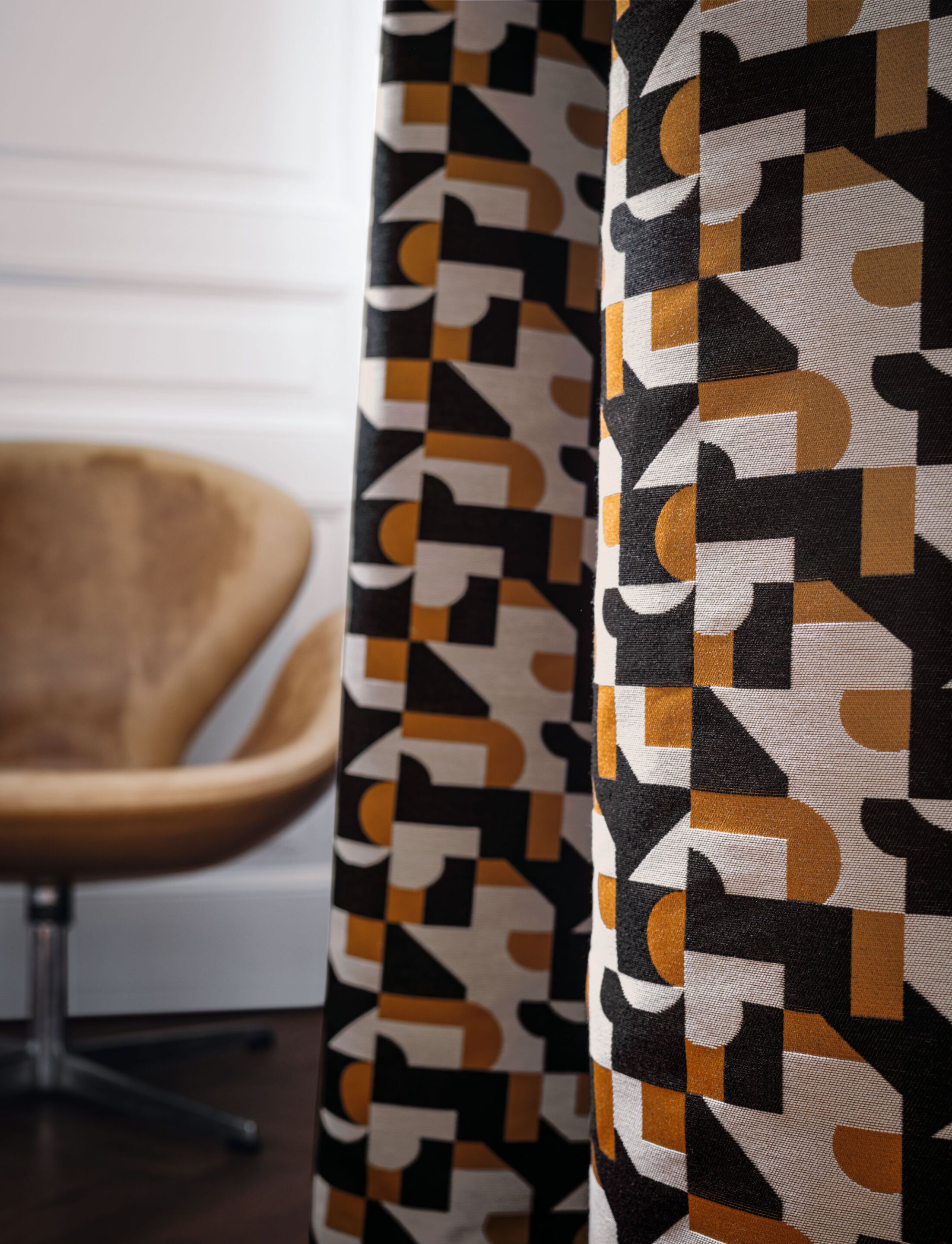 Многоцветная ткань с графическими узорами Casamance Triode ARCH-00035079 - Вид №1