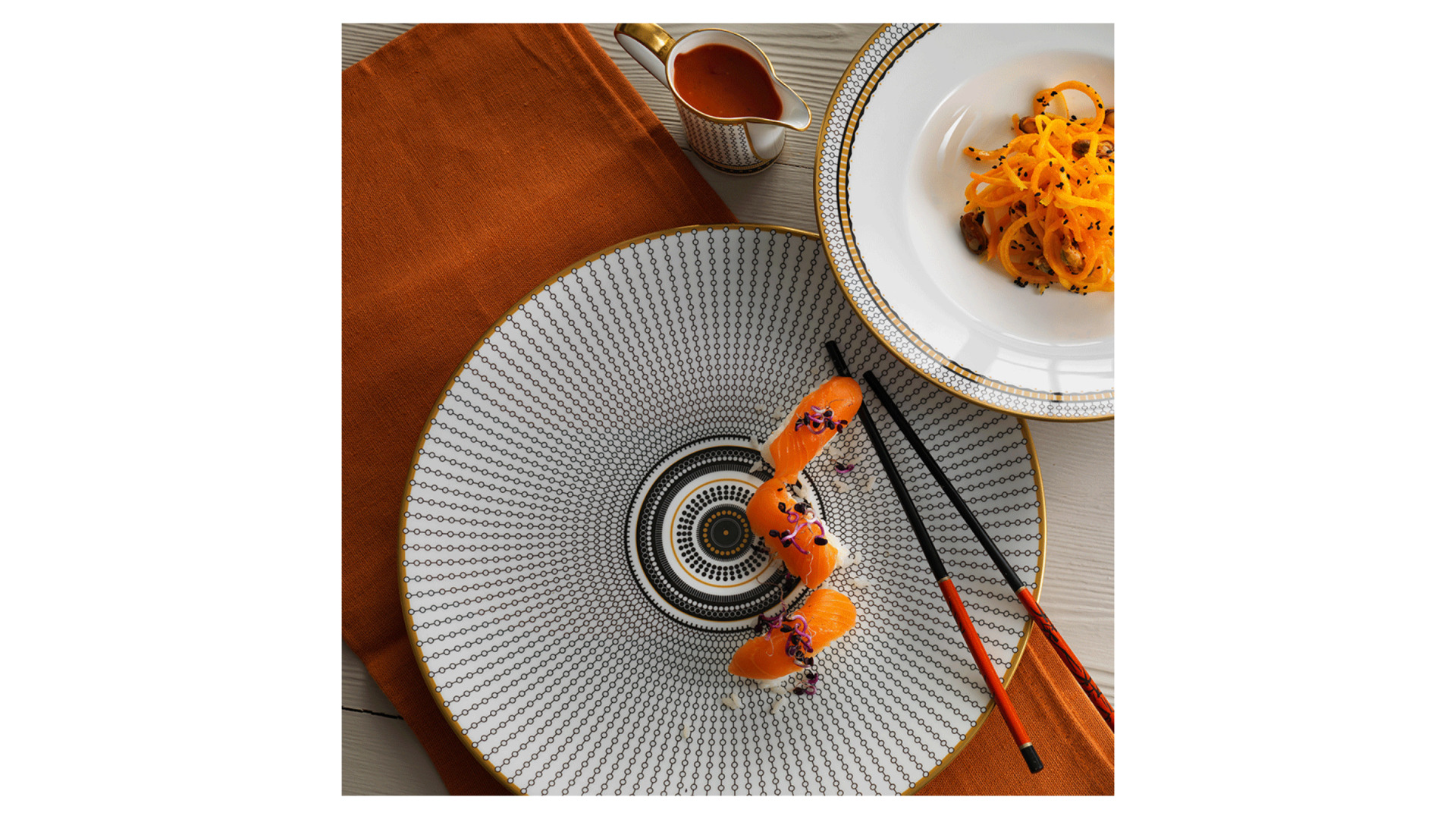 10650438 Royal Crown Derby Тарелка подстановочная Royal Crown Derby "Вибрации" (Oscillate, Onyx) 34см Фарфор костяной  - Вид №1