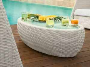 Roberti Низкий овальный садовый стол из алюминия и стекла Igloo