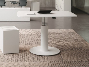 Регулируемый по высоте металлический стол с системой кабельной втулки