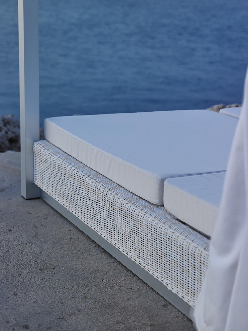 003913 Кровать lounge со шторами Point Sunset POINT1920 - Вид №2