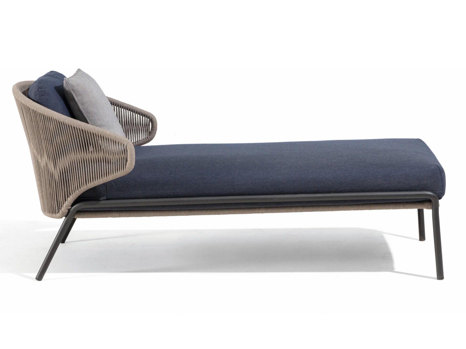 Мягкая Садовая спальная кровать MANUTTI Radoc ARCH-00011697