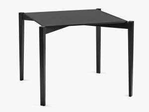 Деревянный квадратный стол