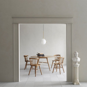 Круглый дубовый стол