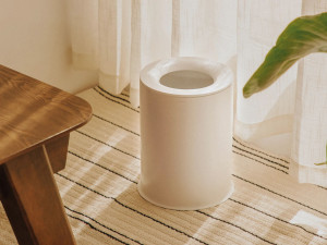 Металлическая мусорная корзина