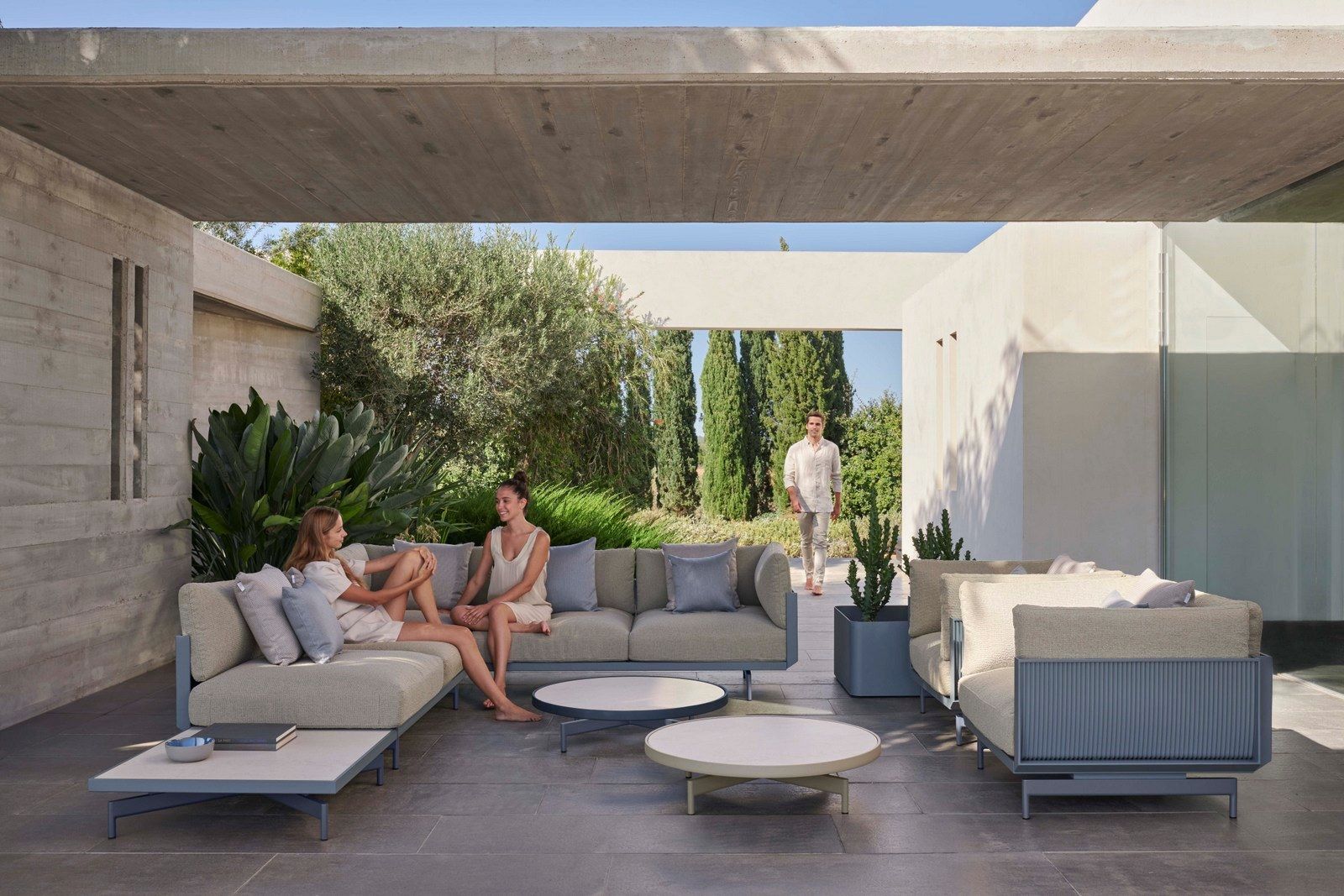 Фарфоровый квадратный садовый столик GANDIABLASCO волны ARCH-00028769 - Вид №19