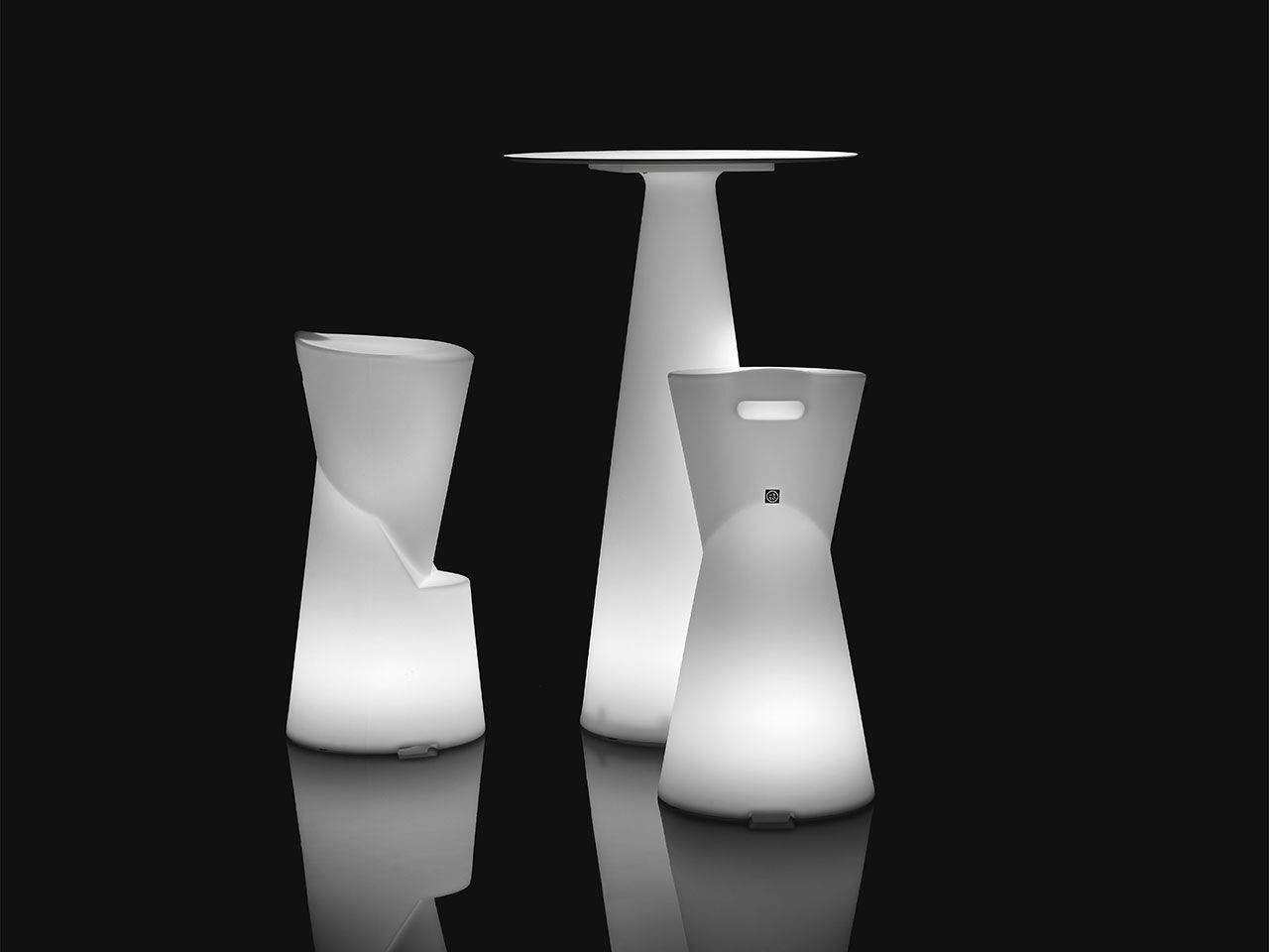 Высокий яркий садовый стул из полиэтилена Lyxo Design точка ARCH-00049143 - Вид №1