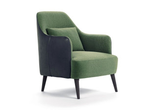 Тканевое кресло с подлокотниками