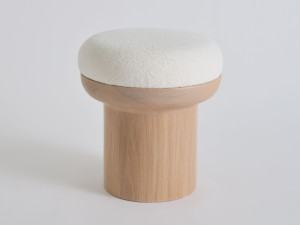 Деревянный низкий мягкий стул