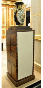 Arnaboldi Interiors Пьедестал из черного дерева