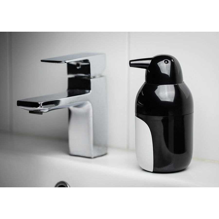 QL10351-BK-WH Диспенсер для мыла penguin, черно-белый Qualy  - Вид №1