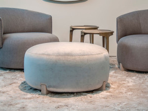 Круглый пуф из ткани