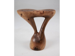 Журнальный столик из грецкого ореха