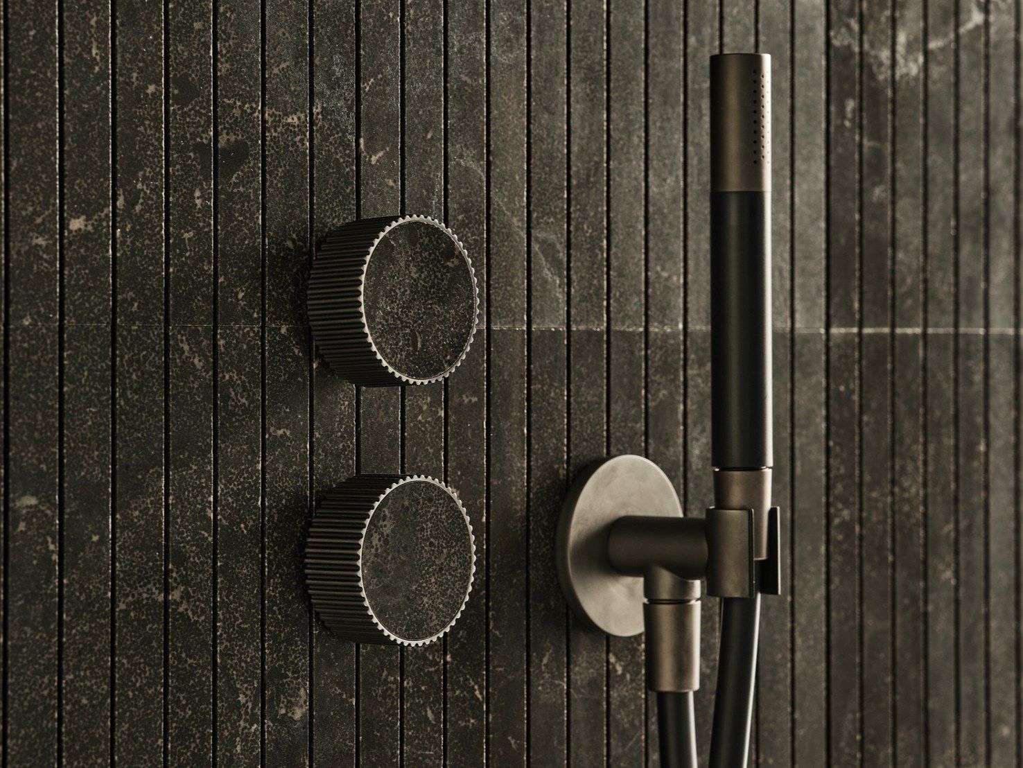 Смеситель для душа с 3 отверстиями из мрамора с ручным душем Salvatori спагетти ARCH-00057491