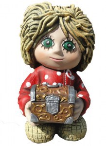 10717 ДОМОВЕНОК КУЗЯ с сундучком, скульптура из бетона LAB.Space  - Вид №2