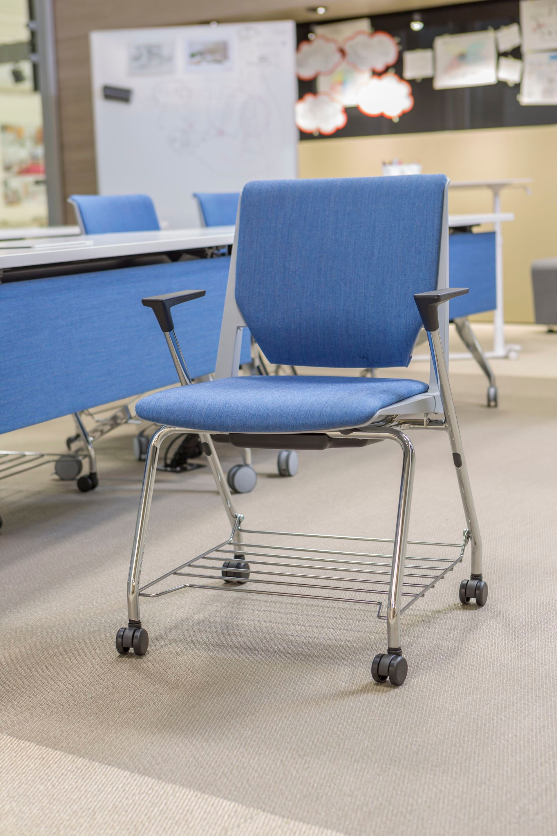 Тканевый стул для конференций с колесами Haworth Very ARCH-00116356 - Вид №1