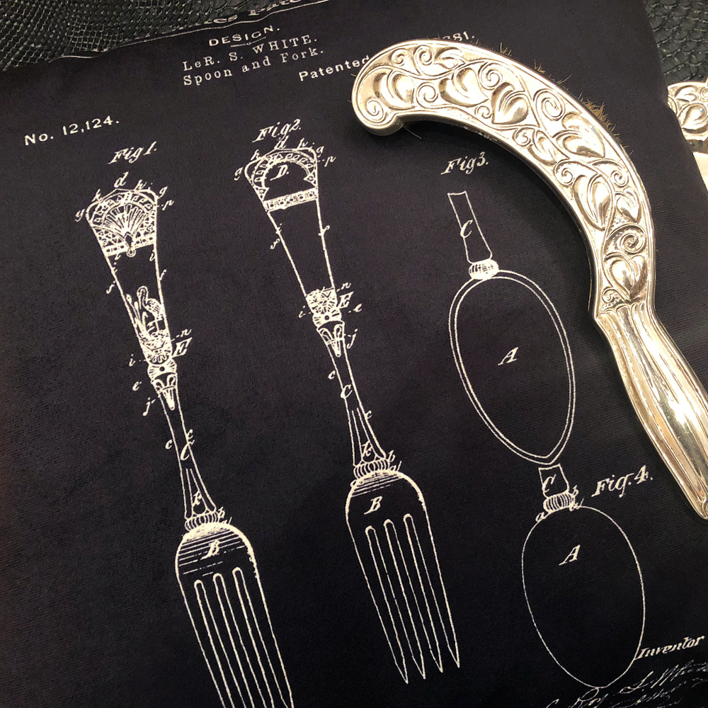 96521343 Арт-подушка «Патент на вилку и ложку» Object Desire  - Вид №2