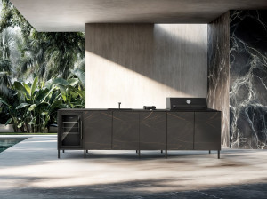 Открытая кухня с барбекю, холодильником и раковиной