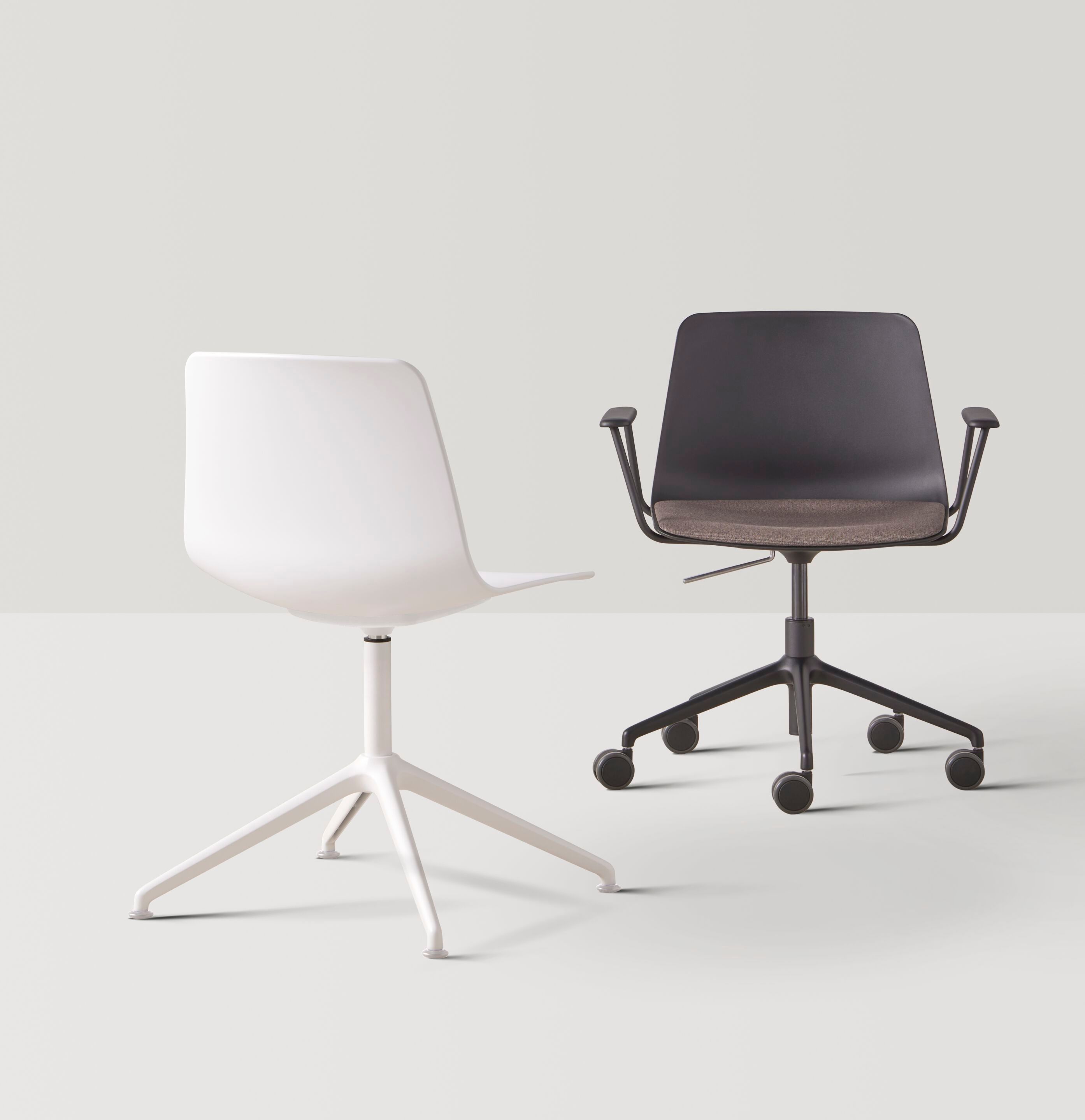 Тканевый поворотный операционный стул на насесте INCLASS Varya XL ARCH-00020879