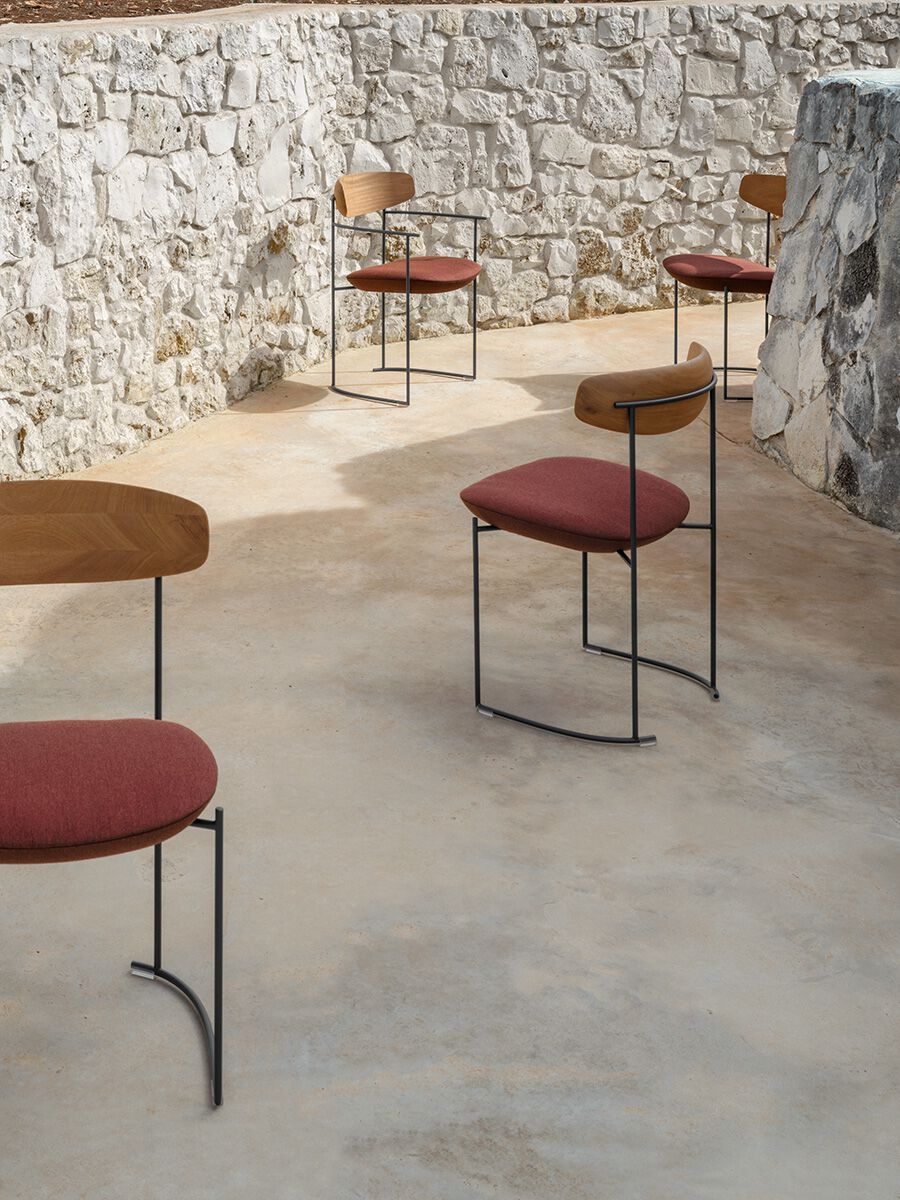 Садовое кресло с спинкой из ясеня и мягким сиденьем Potocco Keel ARCH-00115644